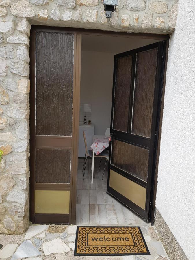 Apartments Dora And Tonka Krk Порат Екстериор снимка
