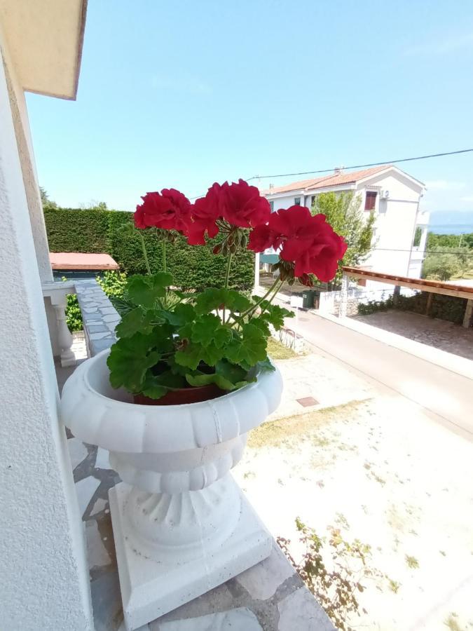 Apartments Dora And Tonka Krk Порат Екстериор снимка