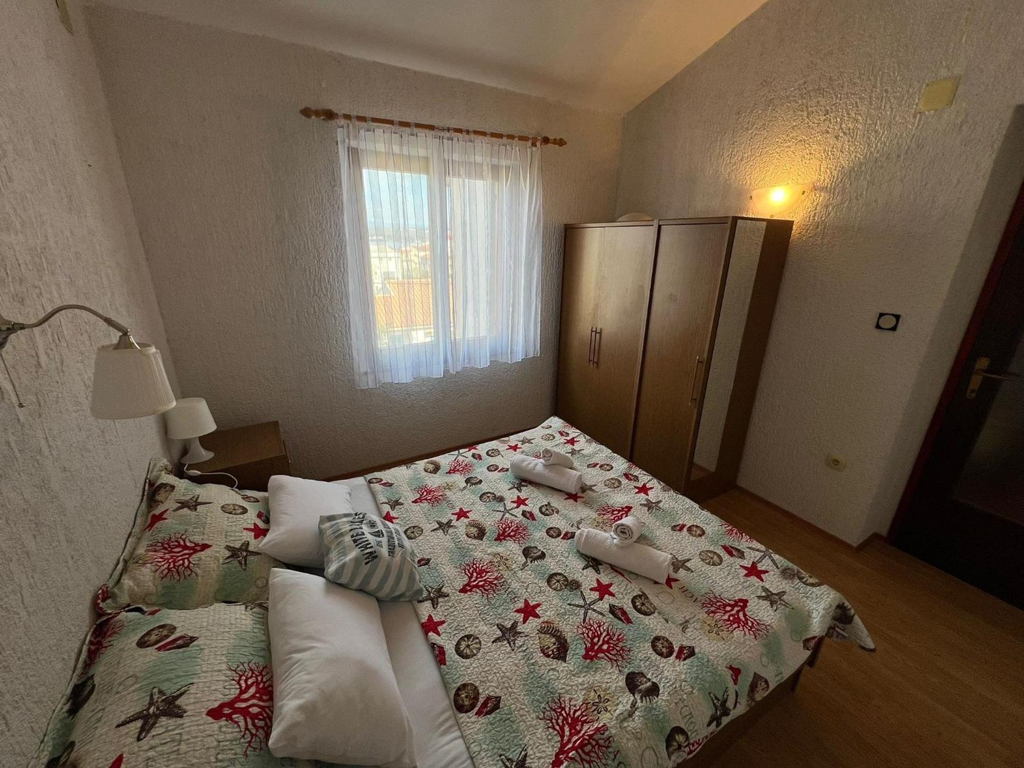 Apartments Dora And Tonka Krk Порат Екстериор снимка