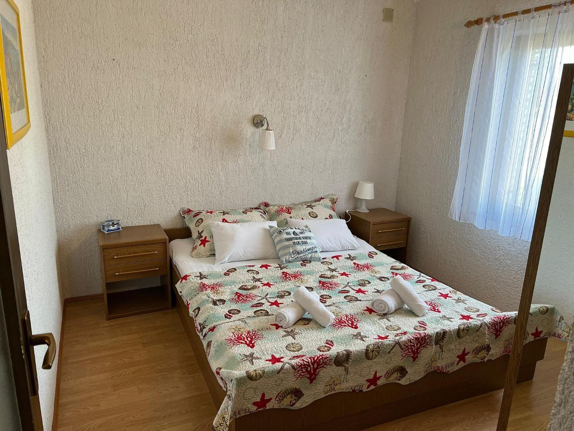 Apartments Dora And Tonka Krk Порат Екстериор снимка