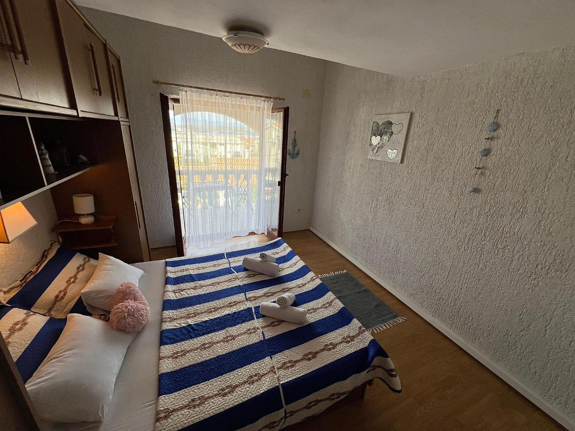 Apartments Dora And Tonka Krk Порат Екстериор снимка