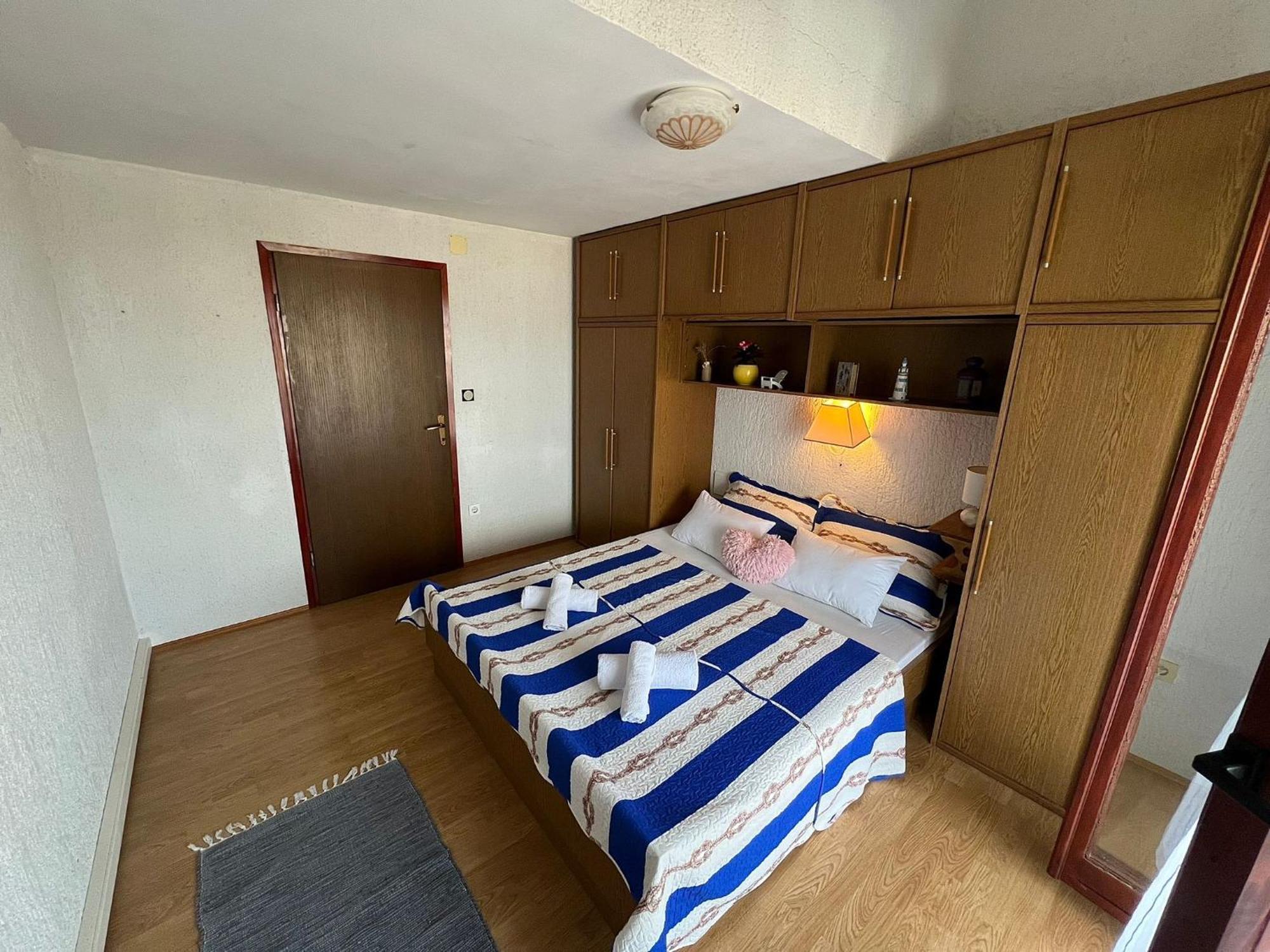 Apartments Dora And Tonka Krk Порат Екстериор снимка