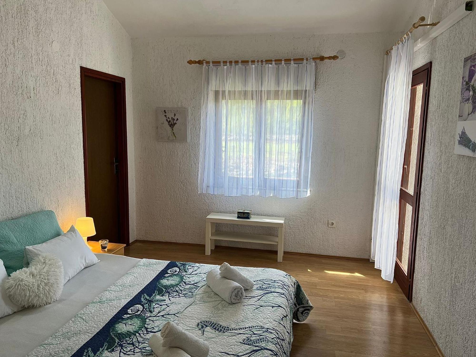Apartments Dora And Tonka Krk Порат Екстериор снимка