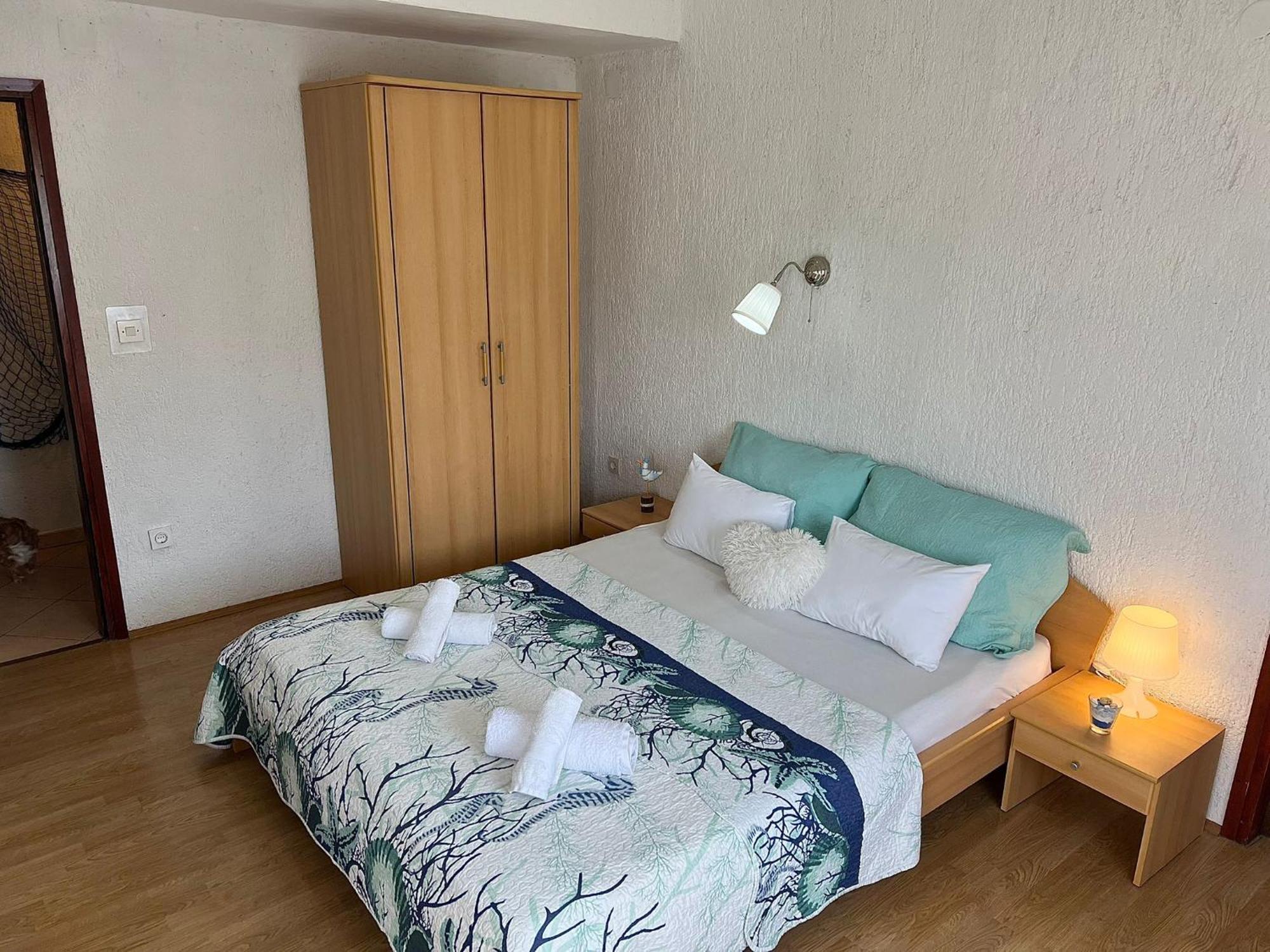 Apartments Dora And Tonka Krk Порат Екстериор снимка