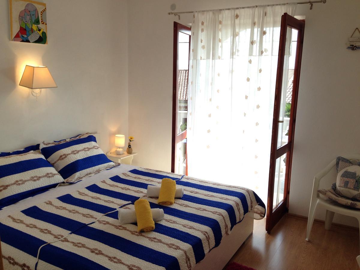 Apartments Dora And Tonka Krk Порат Екстериор снимка