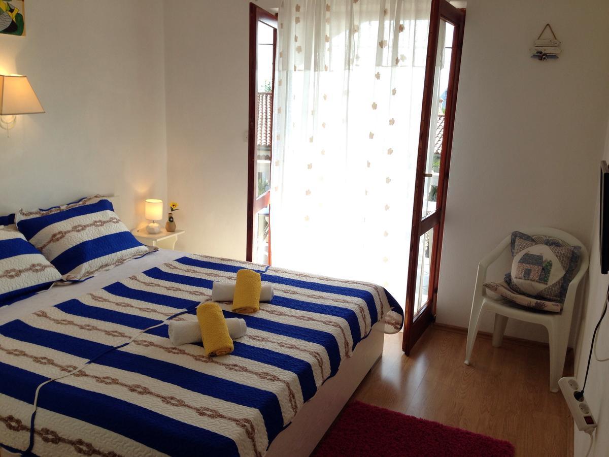 Apartments Dora And Tonka Krk Порат Екстериор снимка