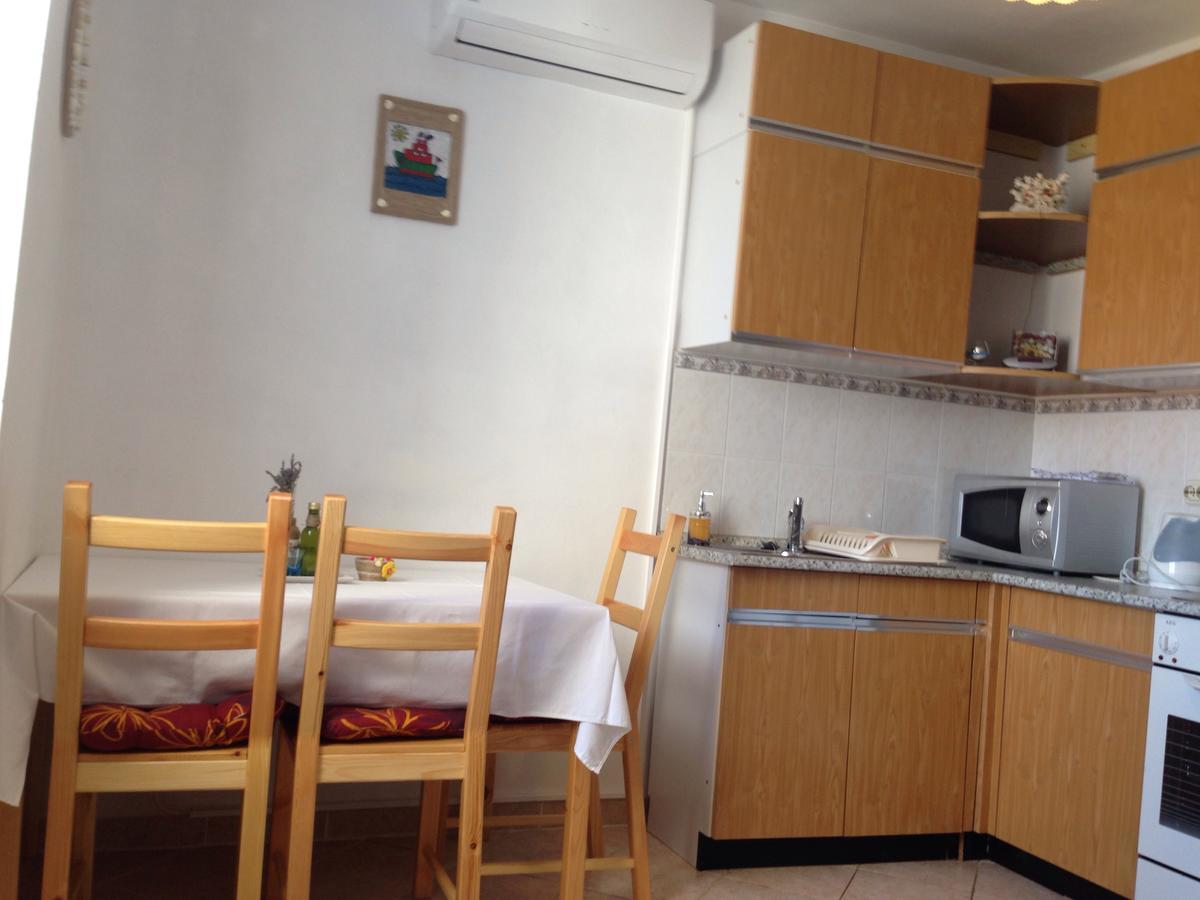 Apartments Dora And Tonka Krk Порат Екстериор снимка