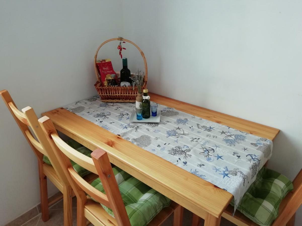 Apartments Dora And Tonka Krk Порат Екстериор снимка